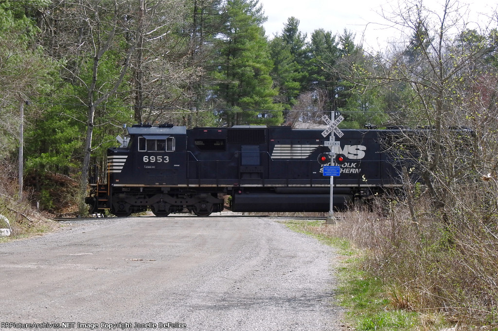 NS 6953 at Wagon Wheel...